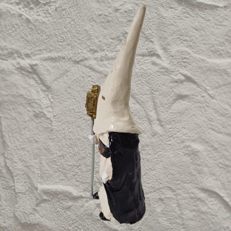 Capirote miniatura en resina del Santo Entierro