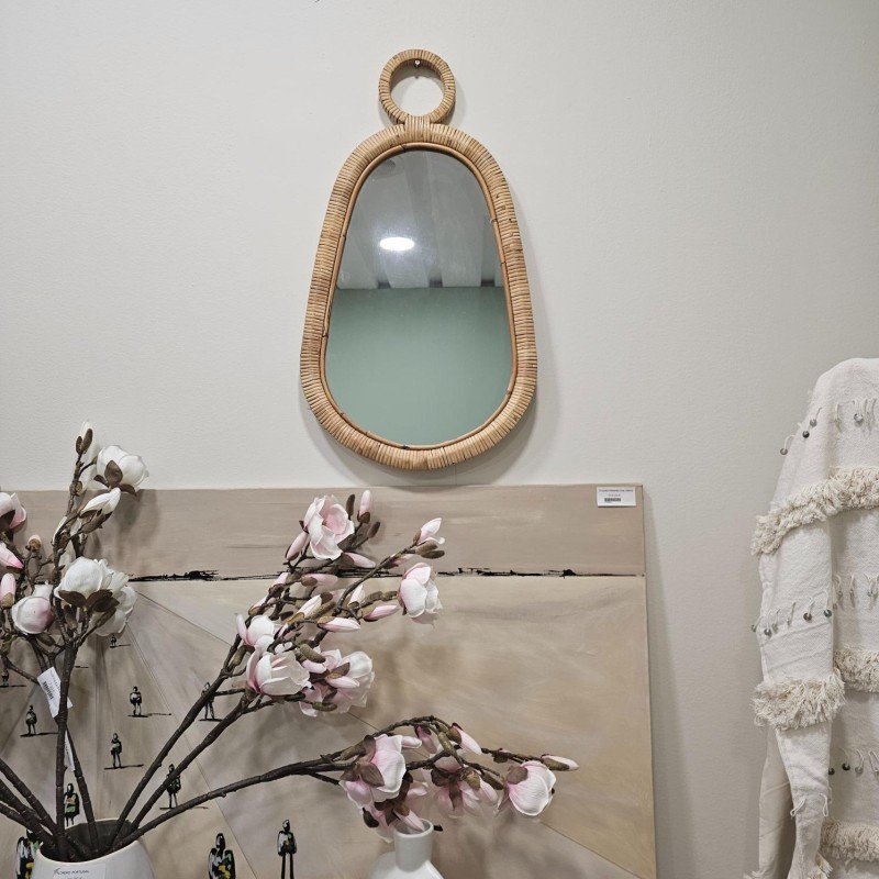 "Espejo Oval de Rattan Importado: Estilo Exótico para tu Espacio"