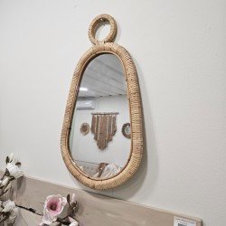 "Espejo Oval de Rattan Importado: Estilo Exótico para tu Espacio"